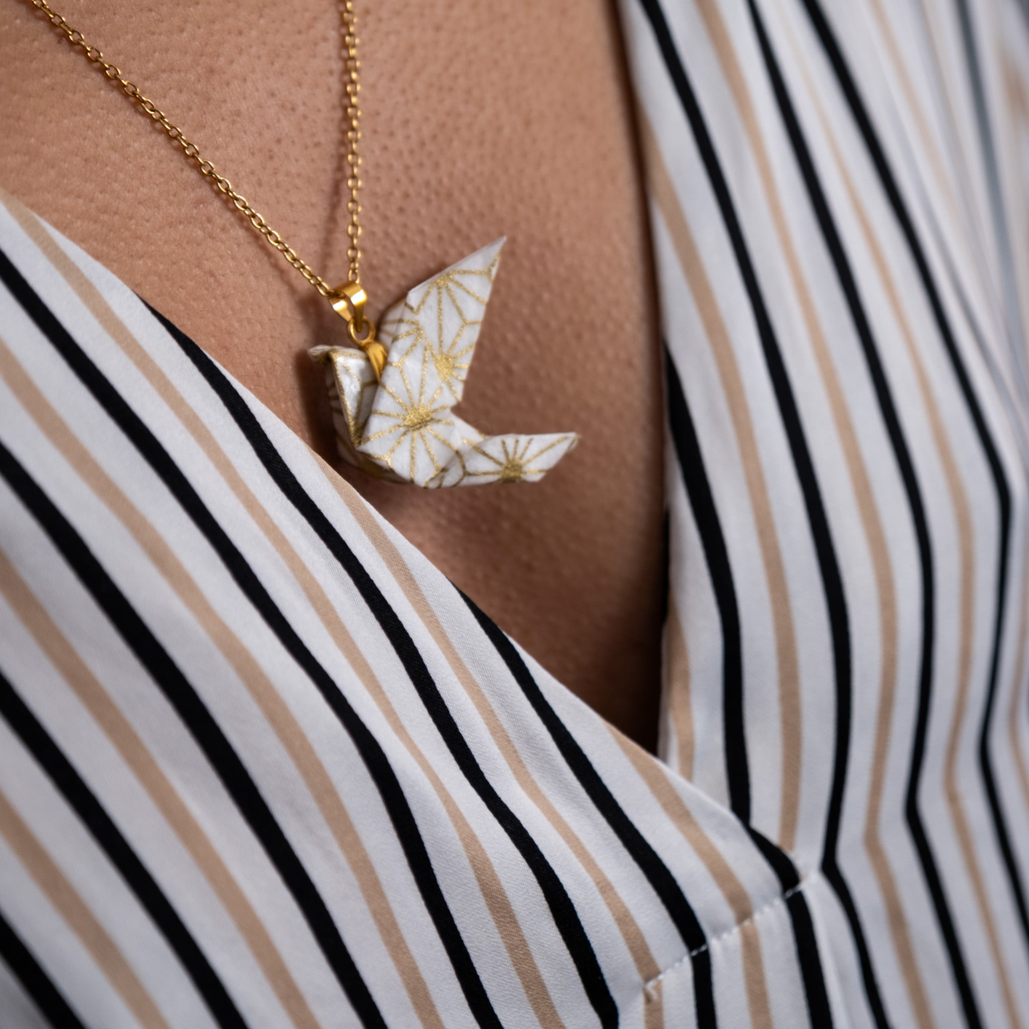 collier origami colombe blanche dorée
