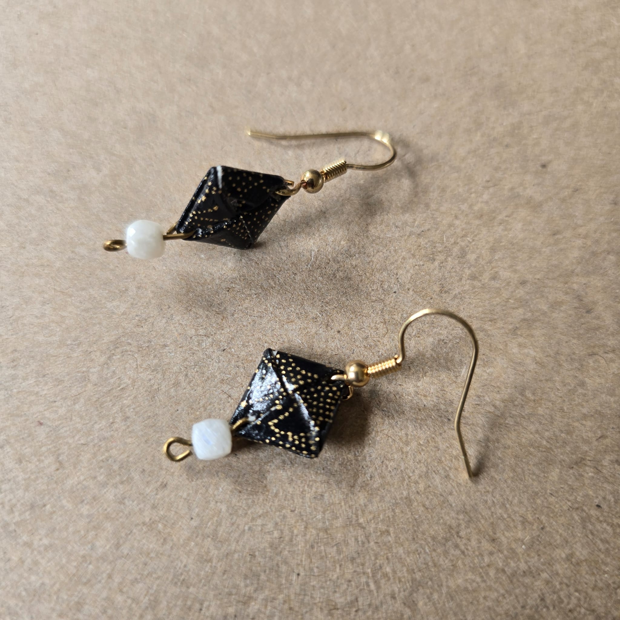 IMG-20240706-WA0015 bijoux carré pierre de lune