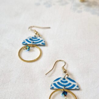 boucles originales bleu motif vague