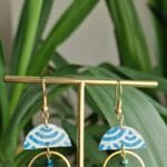 boucles originales bleu motif vague