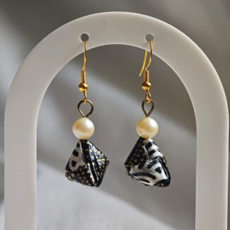 Boucles d'oreilles origami triangles perles eau douce papier japonais